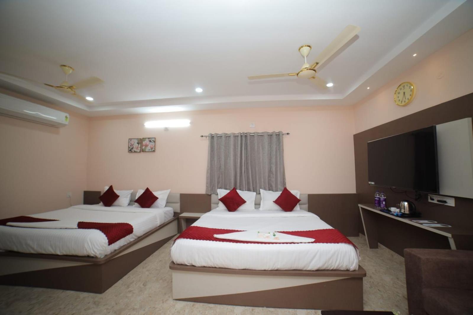 Hotel Sri Ganesh Grand Tirupati Exteriér fotografie